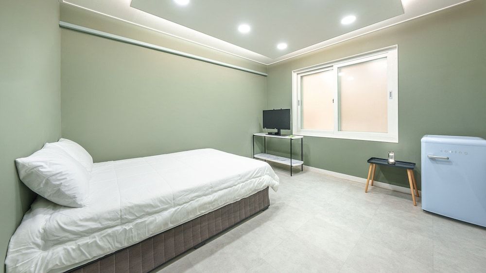 Hongcheon White Hill Pension Basic Room, 1 Bedroom (Hill 7 (Mountain View)) 3