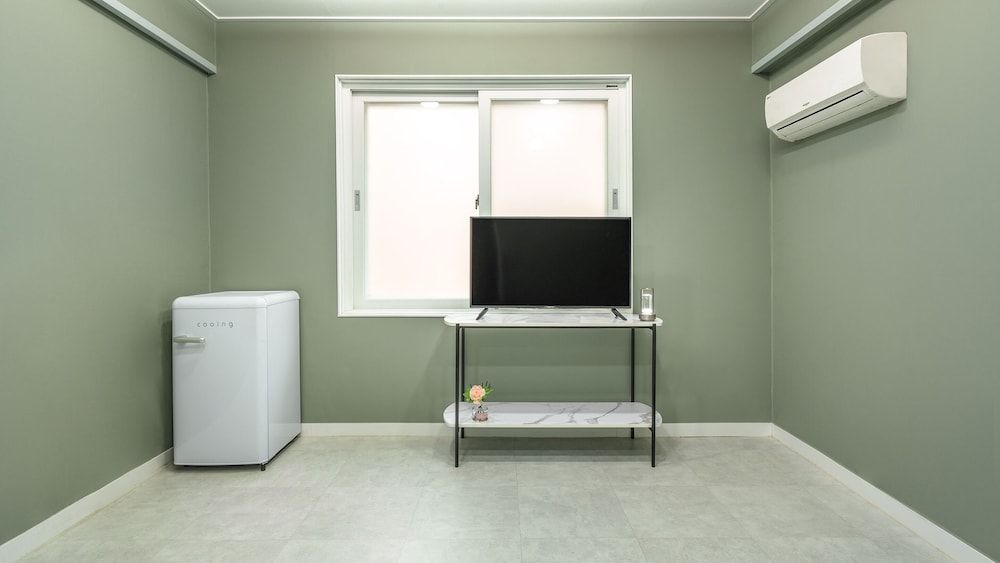 Hongcheon White Hill Pension Basic Room, 1 Bedroom (Hill 5 (Mountain View)) 2