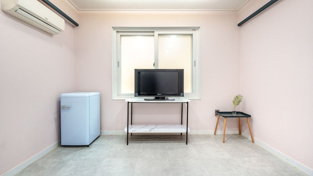 Hongcheon White Hill Pension Basic Room, 1 Bedroom (Hill 6 (Mountain View / BBQ)) 2