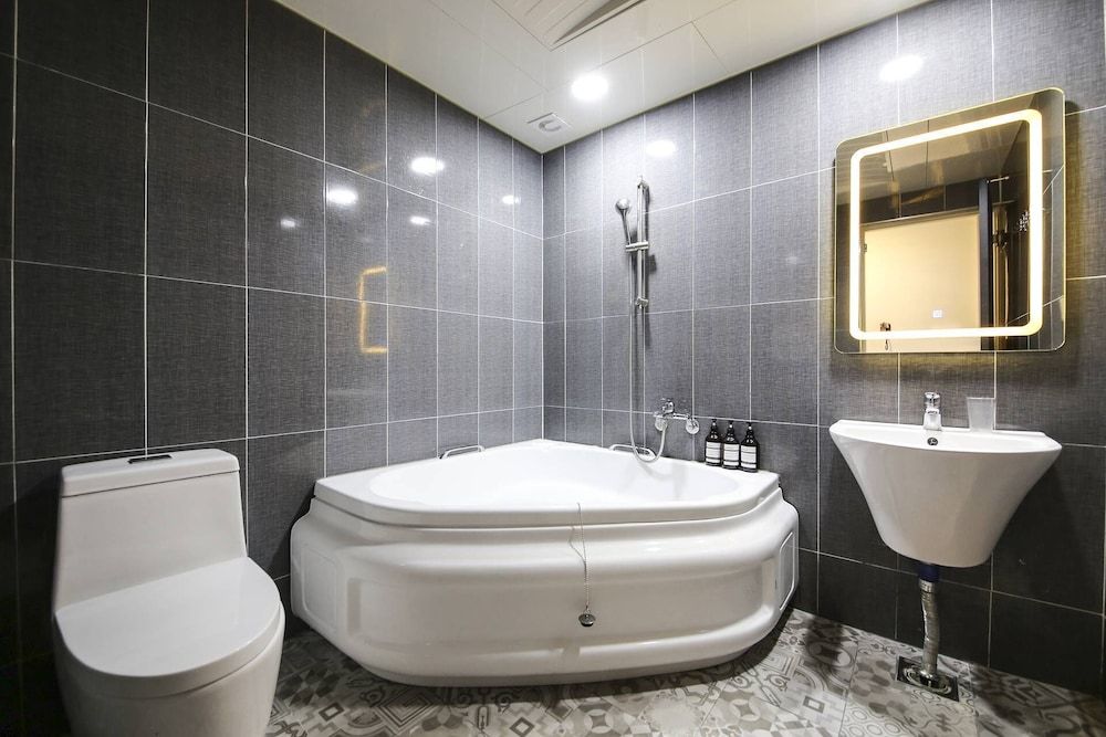 Renaissance Hotel Deluxe Double Room 3