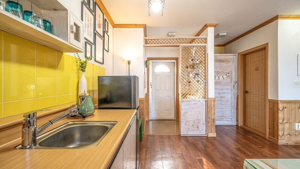 Yeongheungdo Porto Pension Basic Room, 1 Bedroom (saffron) 8