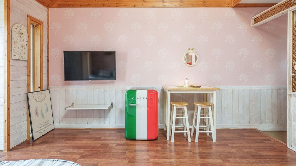 Yeongheungdo Porto Pension Basic Room, 1 Bedroom (baobab) 8