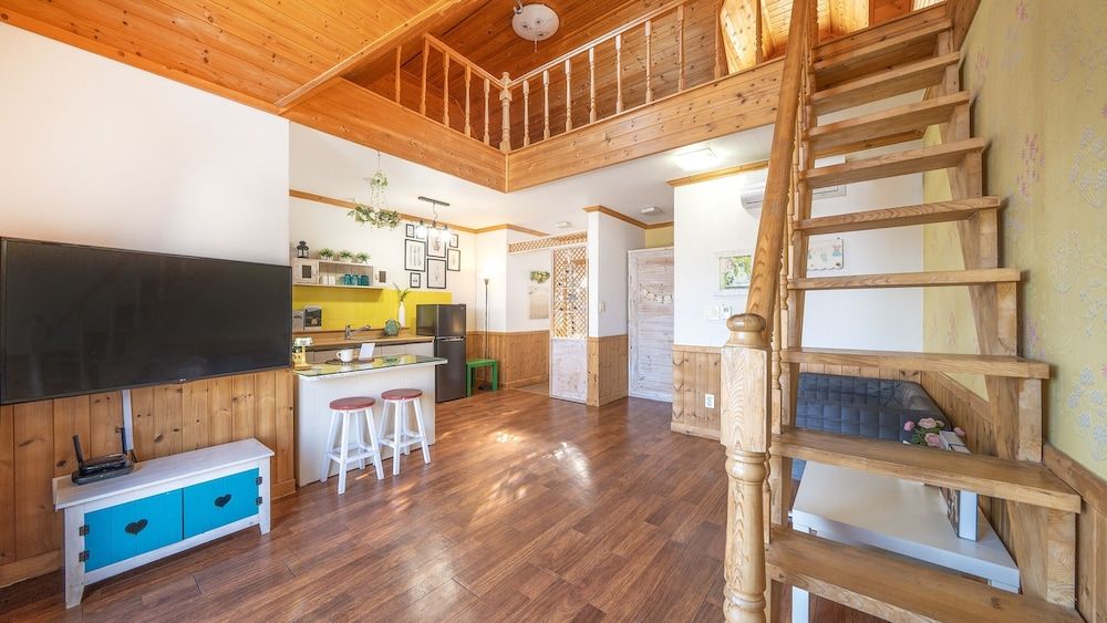 Yeongheungdo Porto Pension Basic Room, 1 Bedroom (saffron) 7