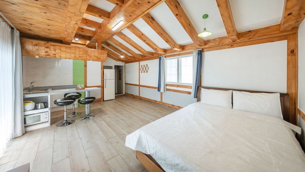 Gapyeong Iris Pension Basic Room, 1 Bedroom (Earthen Stove Room(Pet/ Private BBQ)) 3