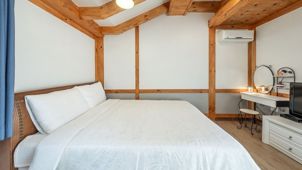 Gapyeong Iris Pension Basic Room, 1 Bedroom (Earthen Stove Room(Pet/ Private BBQ))