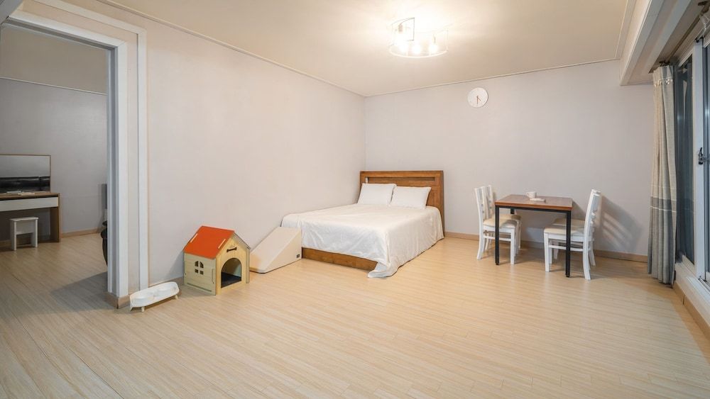 Pocheo Welcome Paw and Meow Pet Pension Basic Room, 1 Bedroom (room 101)