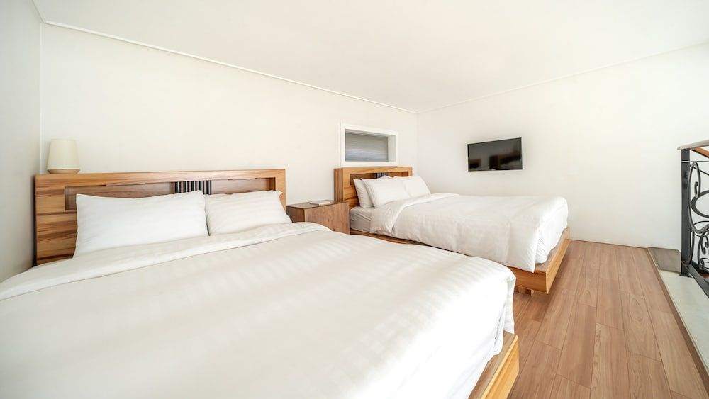 Taean Anmyeondo Bohemia Village Pension Basic Room, 1 Bedroom (C104(Spa/Private BBQ))