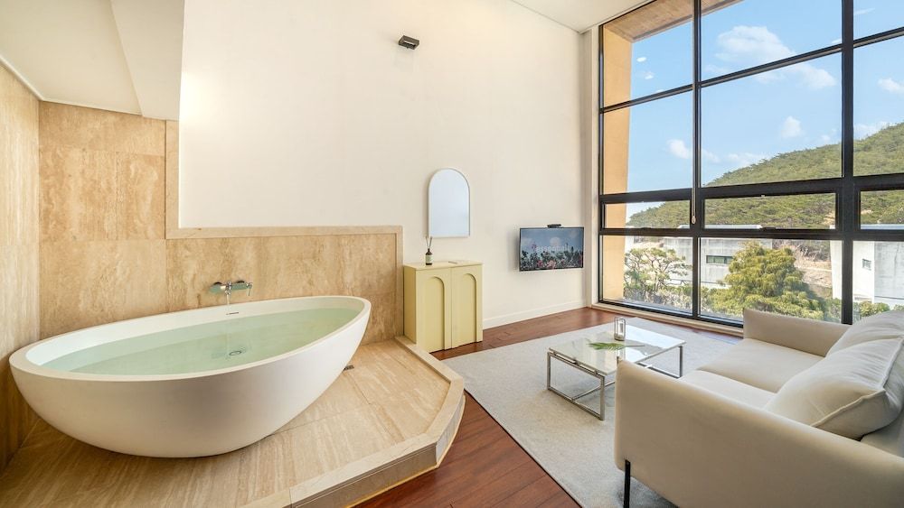 Taean Anmyeondo Bohemia Village Pension Basic Room, 1 Bedroom (B104(2F / European Whirlpool Tub)) 5