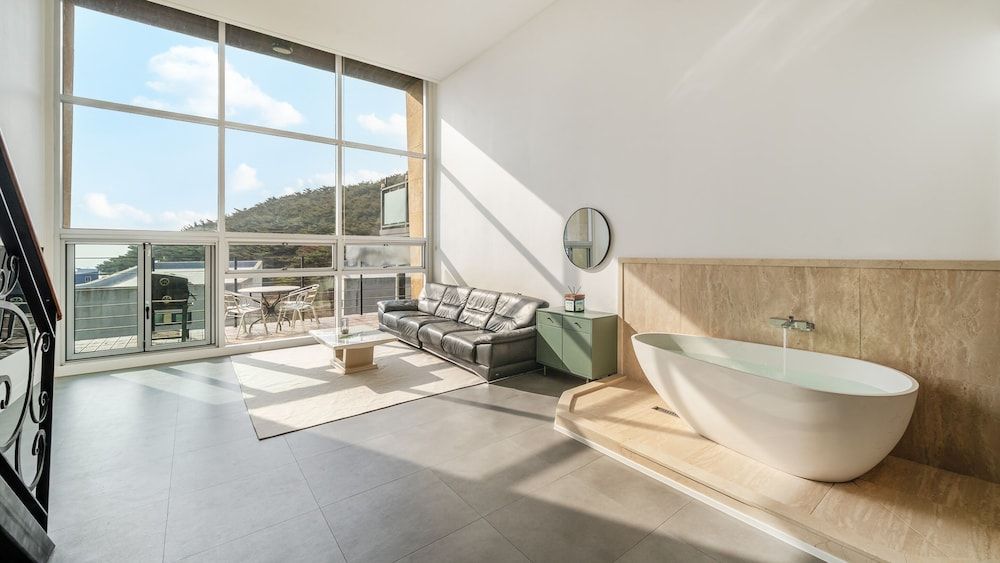 Taean Anmyeondo Bohemia Village Pension Basic Room, 1 Bedroom (C104(Spa/Private BBQ)) 6