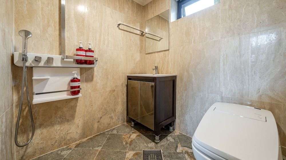 Taean Anmyeondo Bohemia Village Pension Basic Room, 1 Bedroom (B104(2F / European Whirlpool Tub)) 4