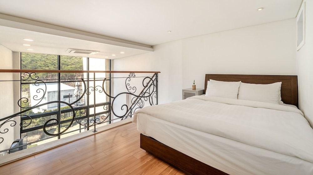 Taean Anmyeondo Bohemia Village Pension Basic Room, 1 Bedroom (B104(2F / European Whirlpool Tub)) 2