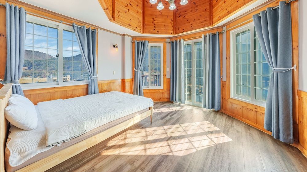 Geoje Come and Stay Pension Basic Room, 1 Bedroom (room 303(No Pet))