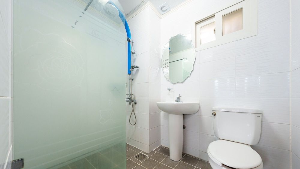 Geoje Come and Stay Pension Basic Room, 1 Bedroom (room 302(No Pet)) 7