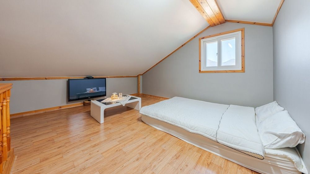 Geoje Come and Stay Pension Basic Room, 1 Bedroom (room 303(No Pet)) 6