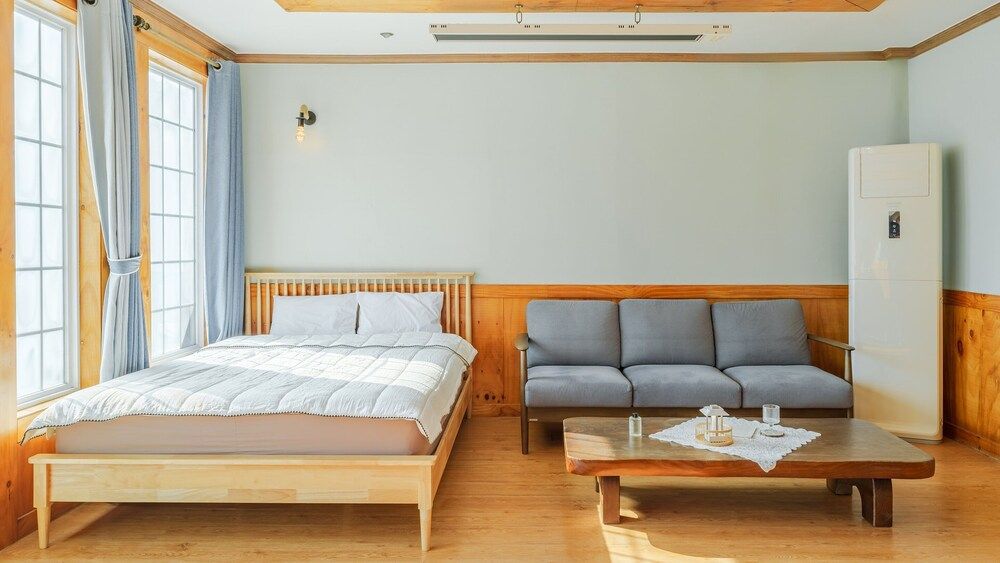 Geoje Come and Stay Pension Basic Room, 1 Bedroom (room 302(No Pet)) 2