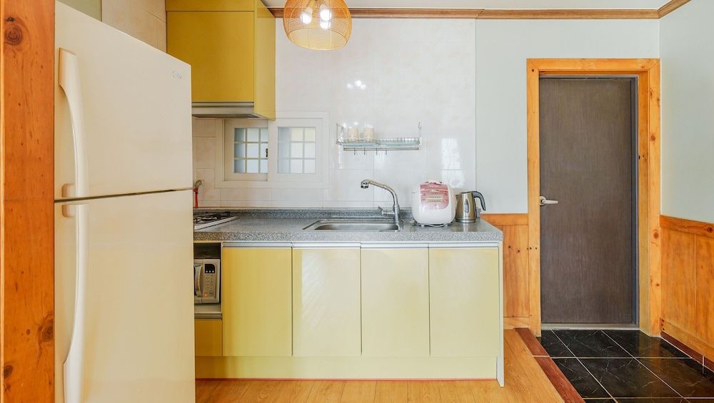 Geoje Come and Stay Pension Basic Room, 1 Bedroom (room 302(No Pet)) 6