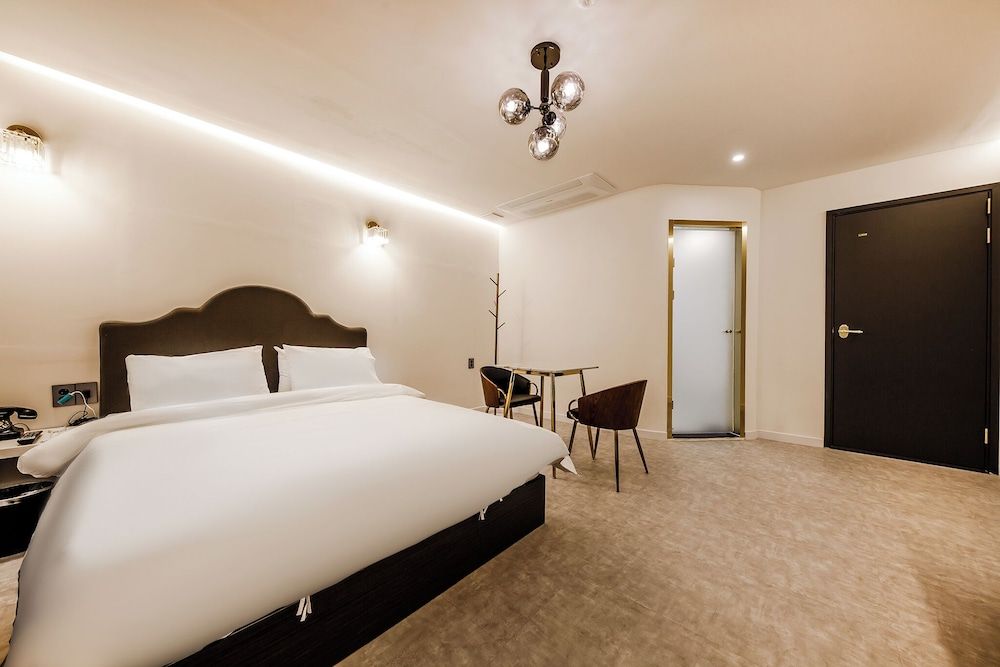 Hotel Miin Deluxe Double Room, City View 3