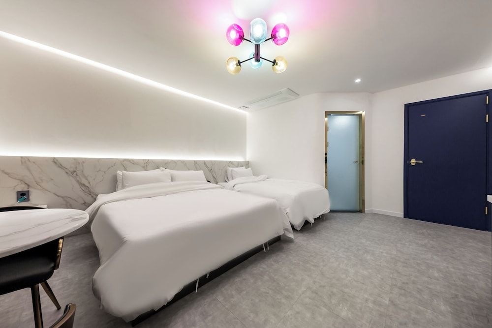 Hotel Miin Deluxe Twin Room, City View 2