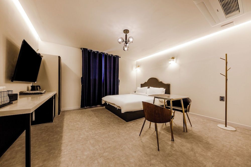 Hotel Miin Deluxe Double Room, City View 2