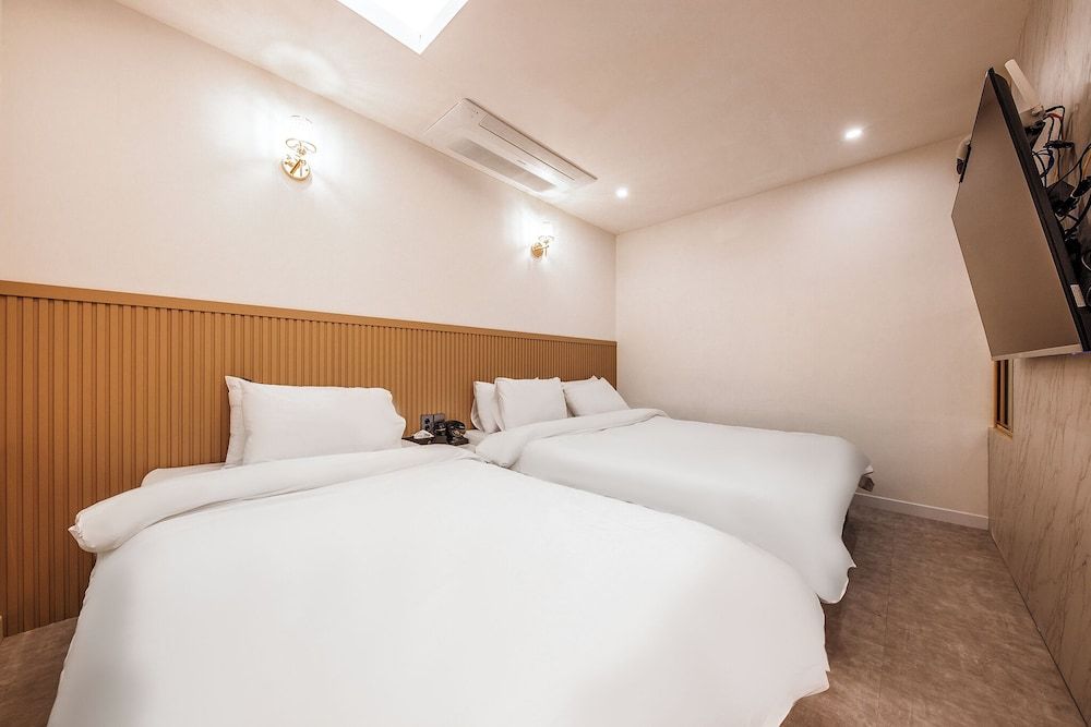 Hotel Miin Superior Twin Room, City View 2