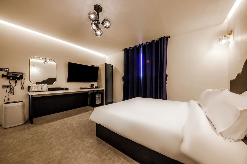 Hotel Miin Deluxe Double Room, City View 4