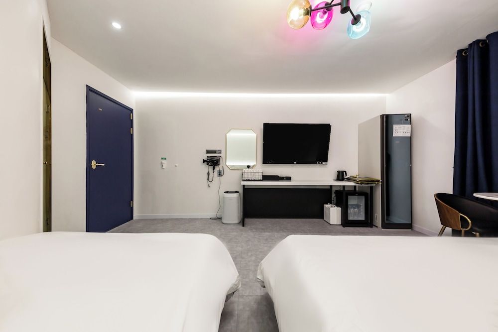 Hotel Miin Deluxe Twin Room, City View 6