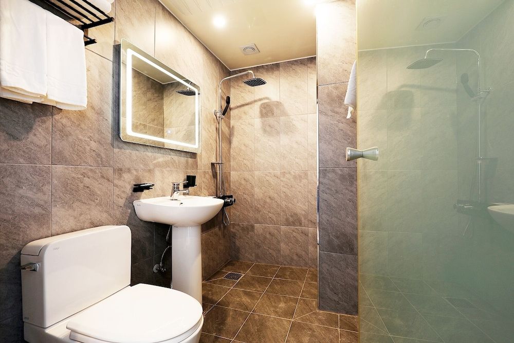Incheon The Rest Hotel Deluxe Double Room, 1 Queen Bed 2