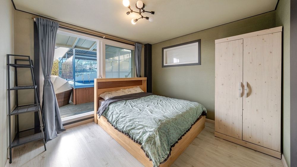 Yeonorang Park Pool Villa in Pohang Basic Room, 2 Bedrooms (Deluxe Type A (Pool Villa/BBQ))