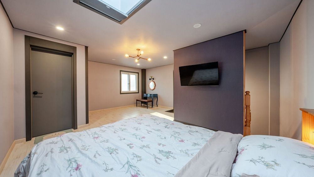 Yeonorang Park Pool Villa in Pohang Basic Room, 2 Bedrooms (Deluxe Type A (Pool Villa/BBQ)) 4