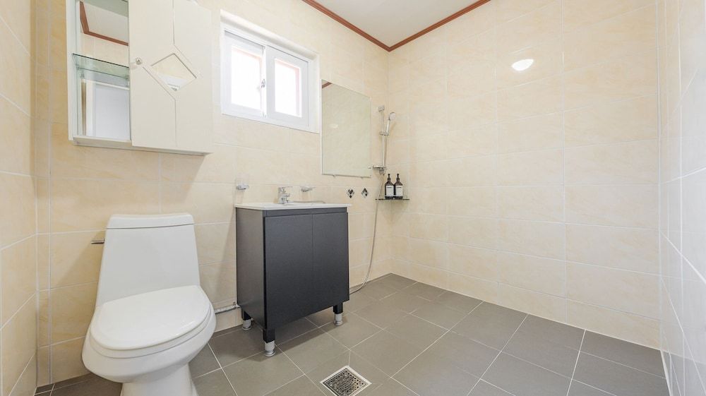 Namhae Bada Yanolja Pension Basic Room, 2 Bedrooms (103(Ocean View/BBQ/Weak Wall with104)) 6