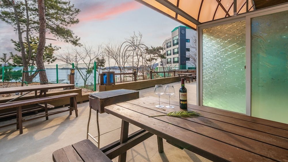 Yeongheungdo Rainbow Ocean View Pension Basic Room, 1 Bedroom (Room 103(Ocean View /BBQ /Terras)) 3