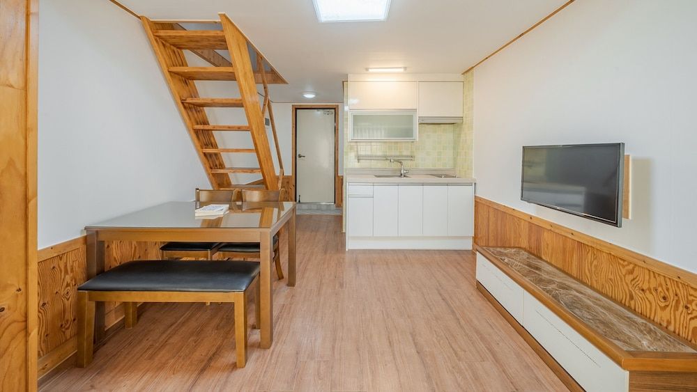 Yeongheungdo Rainbow Ocean View Pension Basic Room, 1 Bedroom (Room 103(Ocean View /BBQ /Terras)) 5