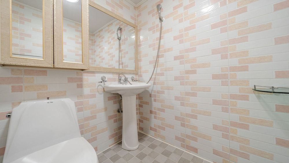 Yeongheungdo Rainbow Ocean View Pension Basic Room, 1 Bedroom (Room 103(Ocean View /BBQ /Terras)) 4