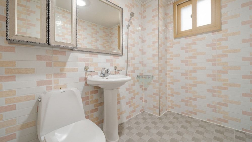 Yeongheungdo Rainbow Ocean View Pension Basic Room, 1 Bedroom (Room 204(Ocean View /BBQ /Terras)) 5