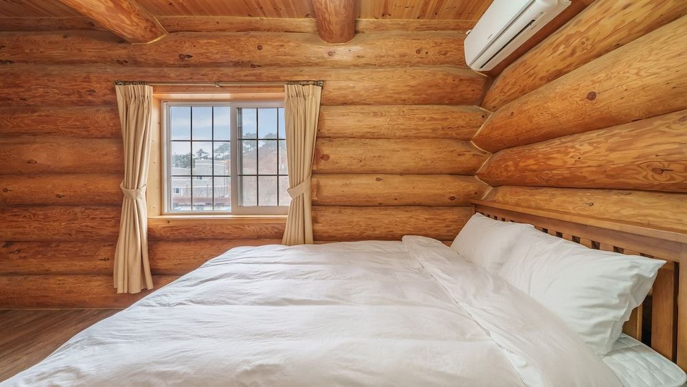 Daecheon Ocean Forest Pension Basic Room, 2 Bedrooms (Forest Room 101 (BBQ, Fireplace, OTT)) 2