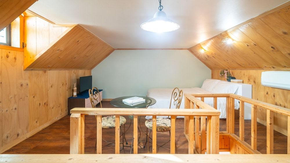 Yeongheungdo Blue Story Pension Basic Room, 1 Bedroom (Flower Room 201 (Spa/Ocean View))