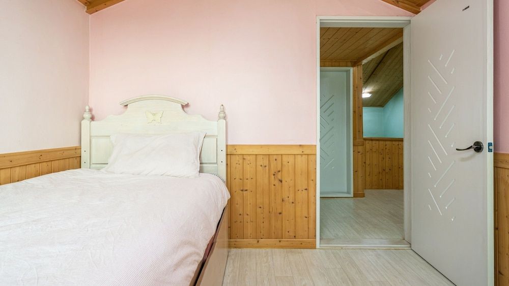 Yeongheungdo Blue Story Pension Basic Room, 3 Bedrooms (Whole House (Ocean View/Group)) 3