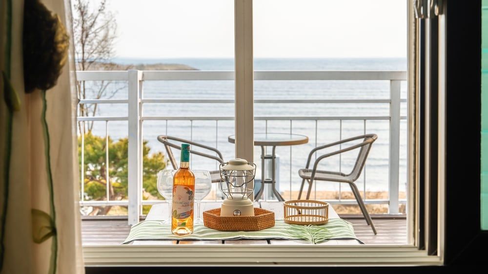 Yeongheungdo Blue Story Pension Basic Room, 1 Bedroom (Sky Room 203 (Spa/Ocean View)) 3