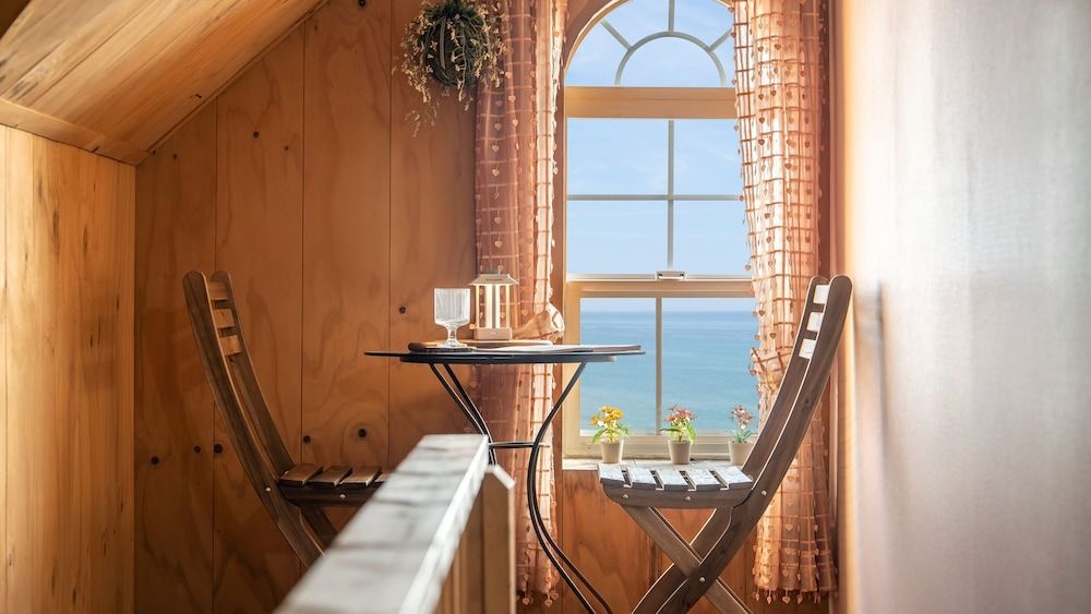 Yeongheungdo Blue Story Pension Basic Room, 1 Bedroom (Sky Room 203 (Spa/Ocean View)) 4