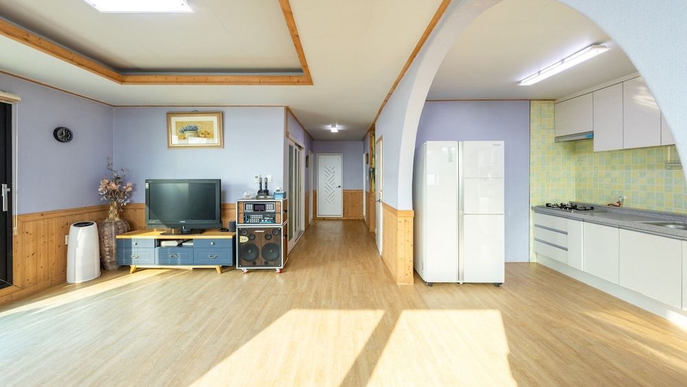 Yeongheungdo Blue Story Pension Basic Room, 3 Bedrooms (Whole House (Ocean View/Group)) 11