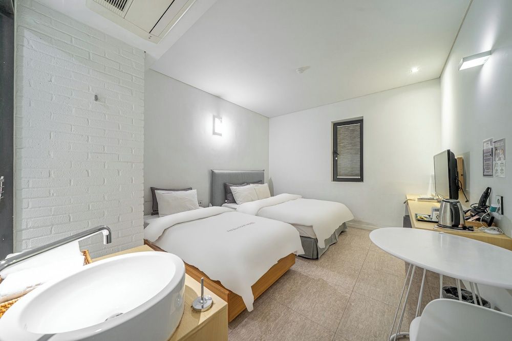 Ami Boutique Hotel Deluxe Twin 4