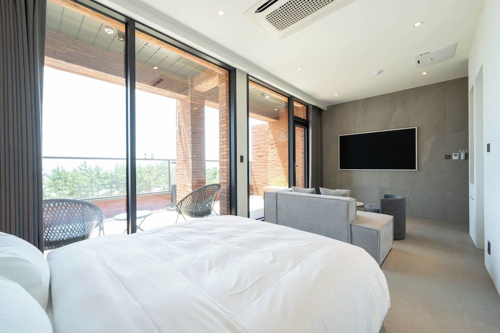 Hound Hotel Daecheon Beranda Suite Room 2