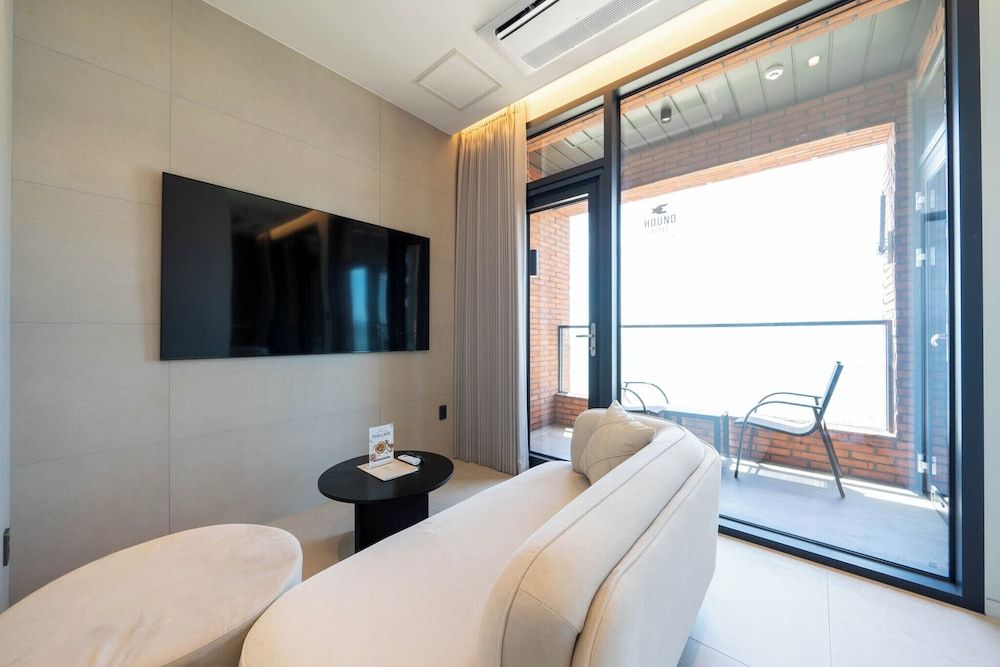 Hound Hotel Daecheon Terrace Spa Family Room 9