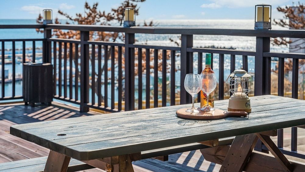 Pohang Blue Hill Pension Basic Room, 2 Bedrooms (Room 103(Ocean View/Pool Villa)) 5