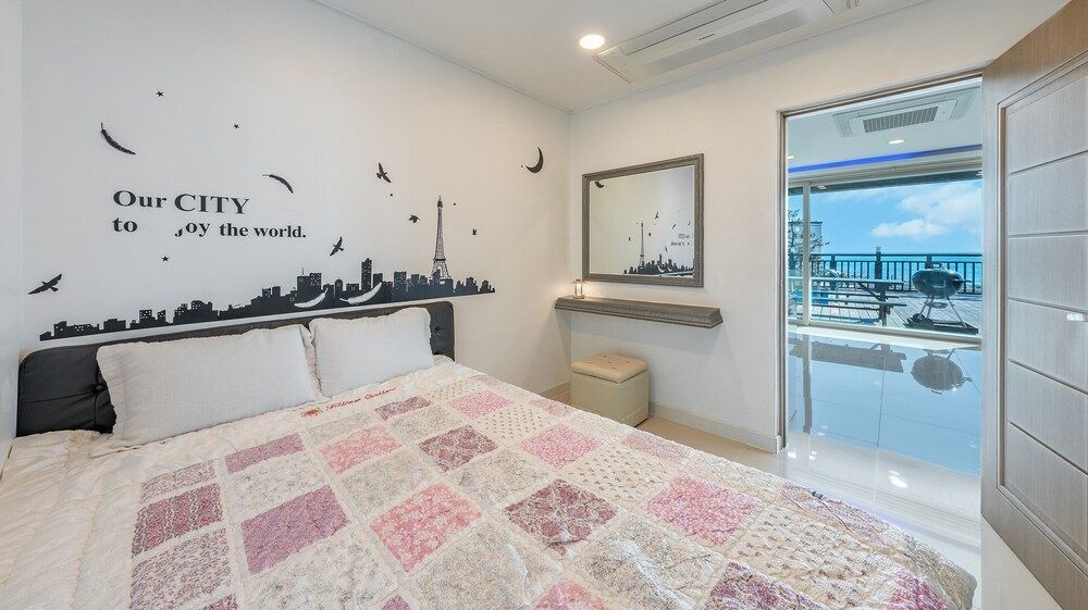 Pohang Blue Hill Pension Basic Room, 2 Bedrooms (Room 103(Ocean View/Pool Villa)) 3