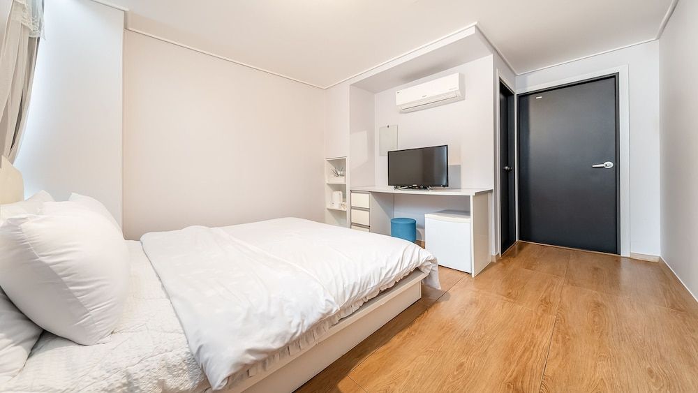 Sokcho Maru Pension Basic Room, 1 Bedroom (HONEY ROOM 203)