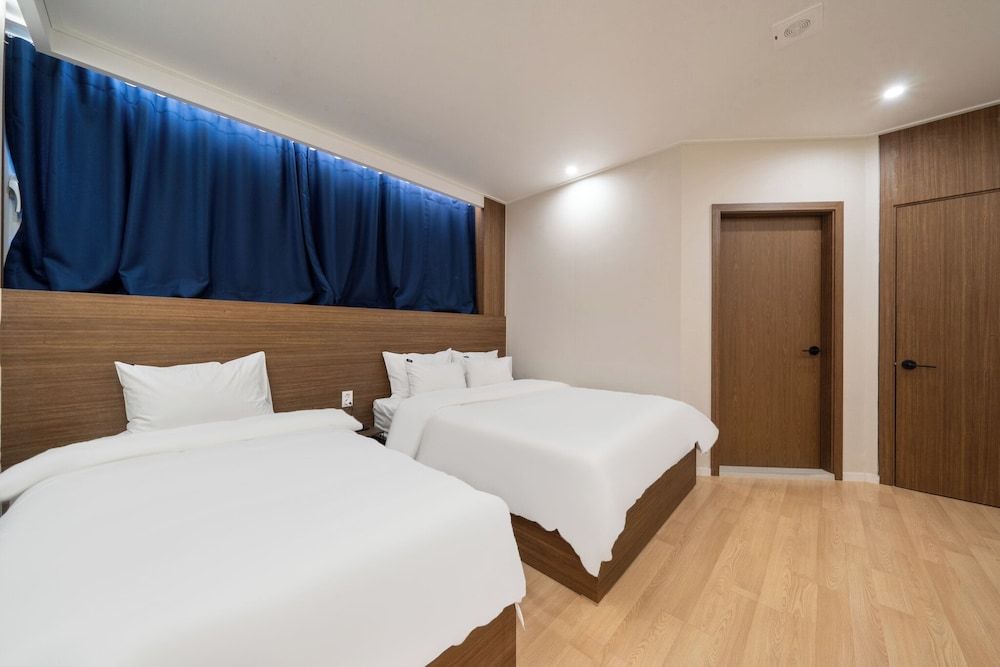 GOYU HOTEL Deluxe Twin Room, Private Bathroom 5