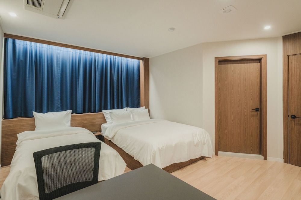 GOYU HOTEL Deluxe Twin Room, Private Bathroom