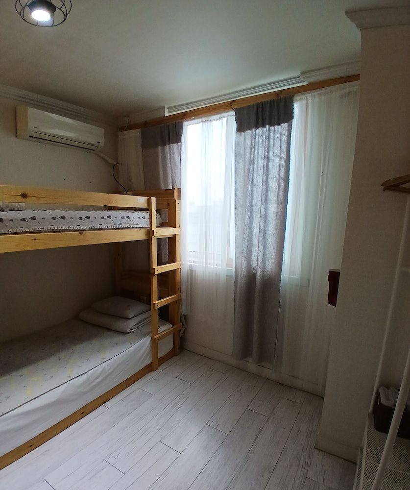 Youngil Dae Guest house Standard Quadruple Room, City View 5