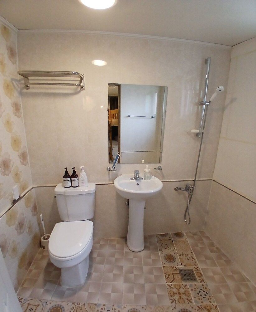Youngil Dae Guest house Standard Dormitory, Male Only, Non-Smoking, City View 5